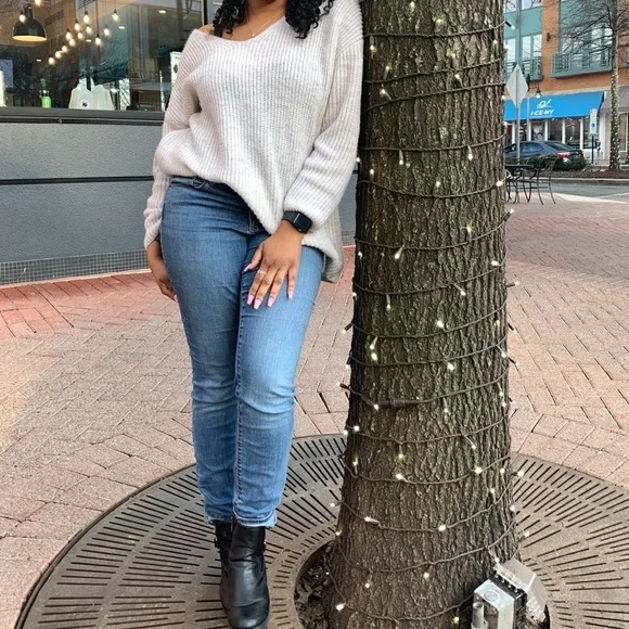 High-rise skinny jeans - Picture 3 of 9